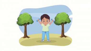 Küçük çocuk orman animasyonunda dambılları kaldırıyor.