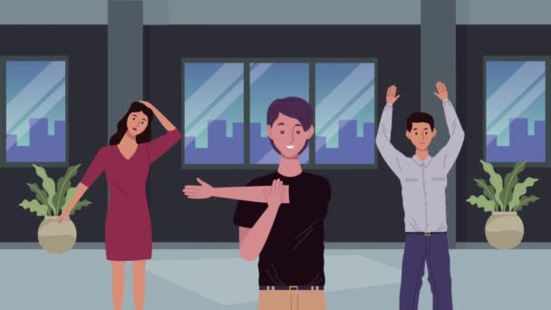 Skupina pracovníků v aktivní přestávce na kancelářské scéně — Stock video
