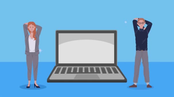 Pasangan pekerja yang sedang aktif istirahat dengan laptop — Stok Video