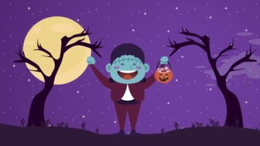 Frankenstein karakteri kılığına girmiş çocuk
