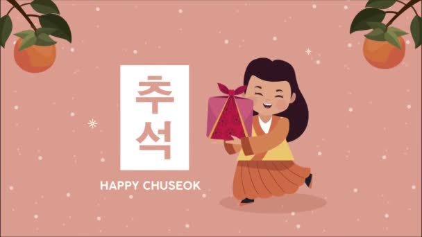 Glad chuseok bokstäver med flicka lyfta gåva — Stockvideo