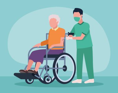 Tekerlekli sandalyede büyükannesi olan hemşire.