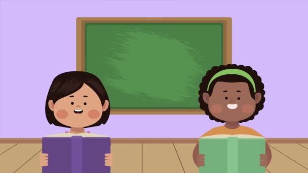 Niñas estudiantes pequeños leyendo en el aula — Vídeos de Stock