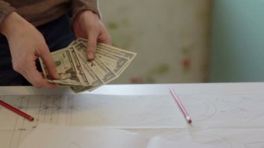 kadın tamire ihtiyacı para sayar