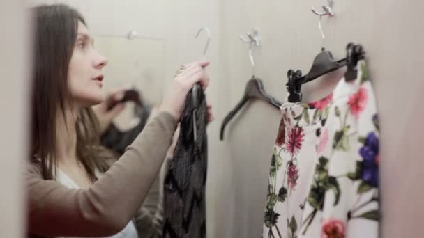 Beautiful girl trying clothes in a fitting room — Stock Video