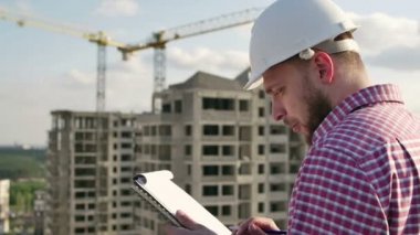 Proje inşaat alanı üzerinde seyir mühendisi