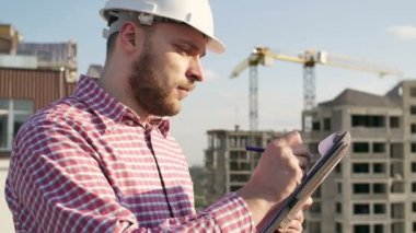 Proje inşaat alanı üzerinde seyir mühendisi