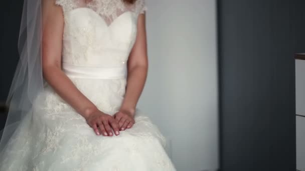 Bride in a beautiful dress sitting on a chair — Stock Video