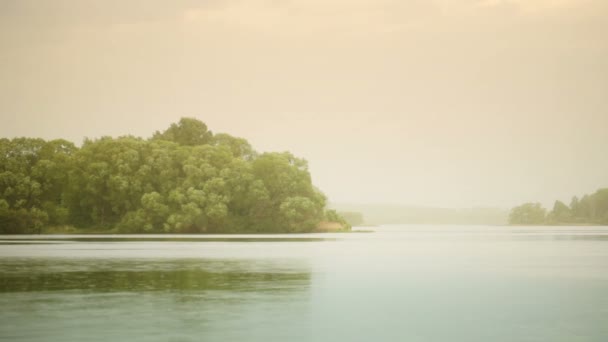 The morning fog over the lake — Stock Video