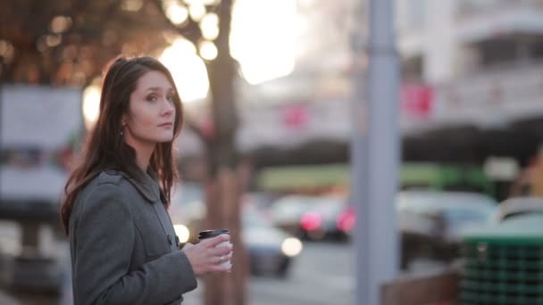 Beautiful woman drinking coffee on the street — Stock Video