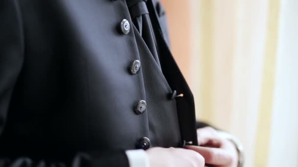 Стильна чоловіча сукня сорочка, костюм і жилет — стокове відео