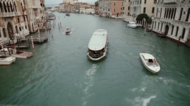 Feribot yelken Venedik, İtalya Grand Canal üzerinde
