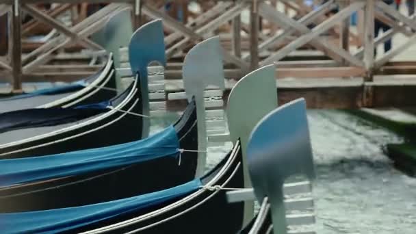 Landskap med gondoler i Venedig, Italien — Stockvideo