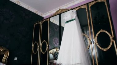 Beyaz elbise gelin güzel bir iç