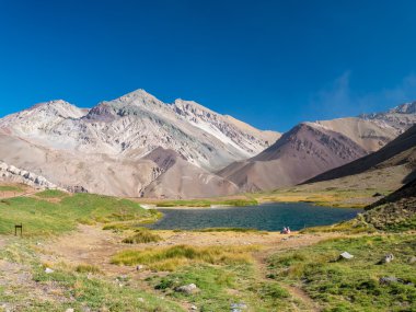 And Dağları, gölde yakınındaki Aconcagua mavi