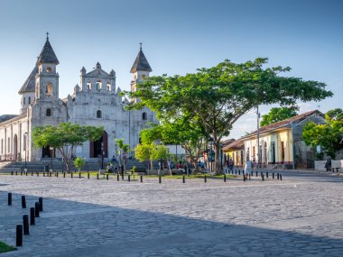 Granada şehrindeki kilise cephe