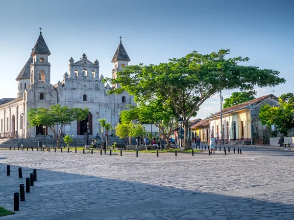 Gevel van de kerk in Granada — Stockfoto