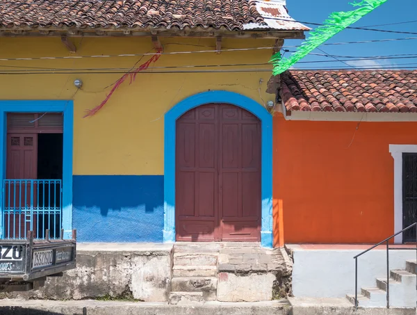 Eingangstür in Granada — Stockfoto