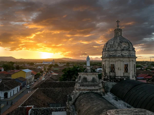 Granada şehrinde günbatımı