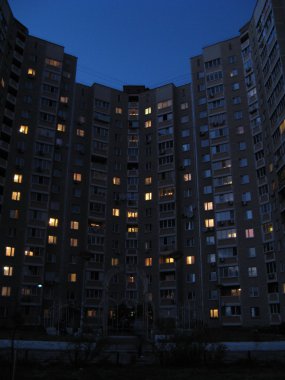 Akşam şehre düşüyor