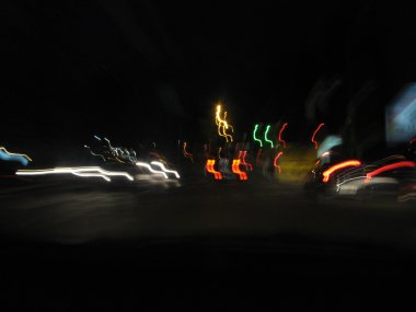 Gece şehirde çalıştıran hareket