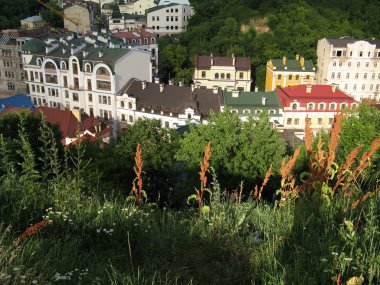 Farklı renkli oyuncak binalar