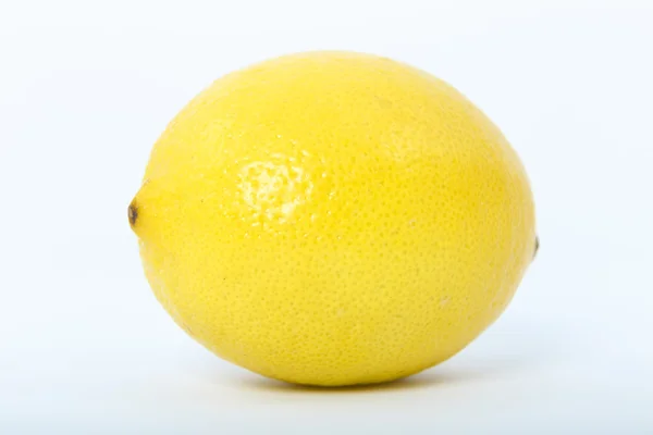 Лимон на белом фоне макроизоляция крупным планом — стоковое фото