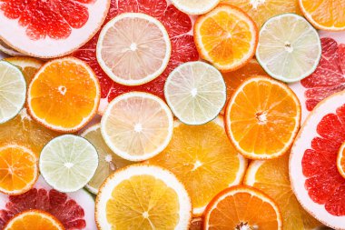 Narenciye dilimlenmiş: portakal, mandalina, limon, limon, tatlım, greyfurt, cadının süpürge yakın çekim makro