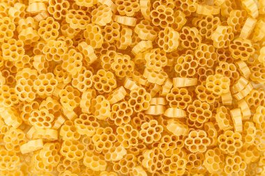 Makarna izole bir beyaz arka plan yakın çekim makro üzerine