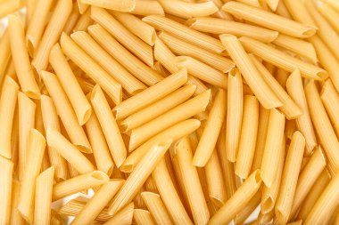 Makarna izole bir beyaz arka plan yakın çekim makro üzerine