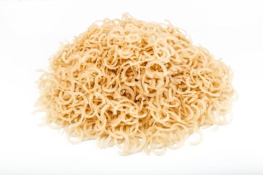 Makarna izole bir beyaz arka plan yakın çekim makro üzerine