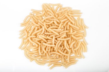 Makarna izole bir beyaz arka plan yakın çekim makro üzerine