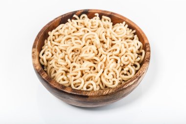 Makarna izole bir beyaz arka plan yakın çekim makro üzerine