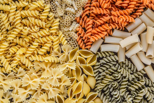 Pasta auf weißem Hintergrund Nahaufnahme Makro isoliert — Stockfoto