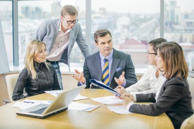 Beş işadamları toplantısında etkileşim