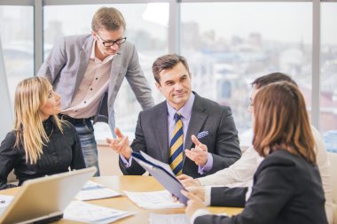 Beş işadamları toplantısında etkileşim