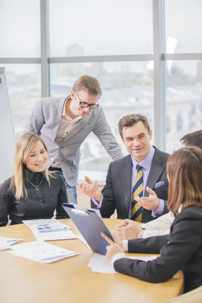 Businesspeople interacting at meeting — Stock Photo, Image