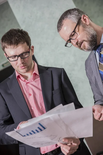 Dos Hombres Negocios Exitosos Discutiendo Trabajando Nuevo Proyecto — Foto de Stock