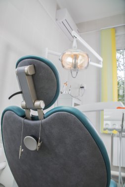 hastanede tıbbi ekipman ile modern diş ofis