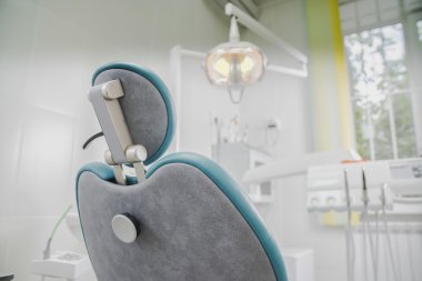 hastanede tıbbi ekipman ile modern diş ofis