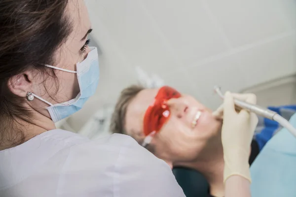 Hombre Mediana Edad Que Tiene Cita Médico Dental Femenino Hospital — Foto de Stock