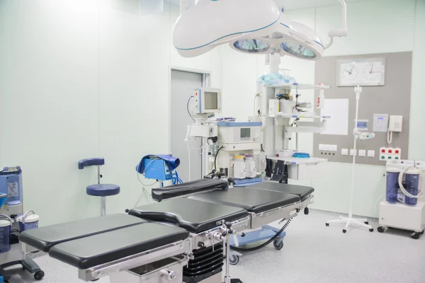 Hell leerer Operationssaal in einem Krankenhaus — Stockfoto