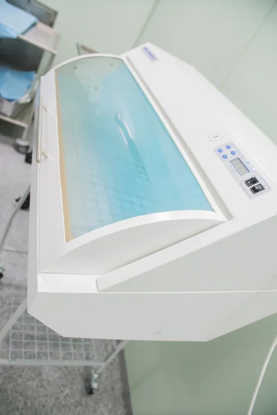 Urządzenia anty-bakteryjnych sterylizator maszyny w oddziale chirurgicznym szpitala — Zdjęcie stockowe