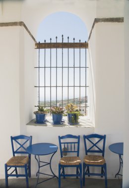  arka plan üzerinde Yunanistan sandalye ile güzel bir yer 