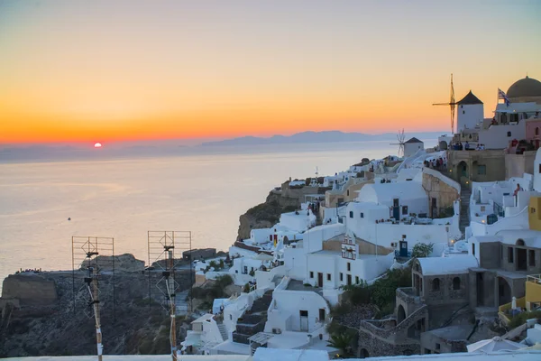 Όμορφα Λευκά Ελληνικά Σπίτια Στη Σαντορίνη — Φωτογραφία Αρχείου