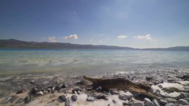 Salda Türkiye 'nin büyük ve temiz bir gölüdür.