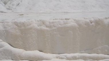 Travertine Duvarı, Türkiye 'nin Pamukkale Dağı' ndaki nasırlı tufa.