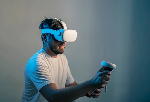 Homme Portant Casque Réalité Virtuelle Pour Les Jeux Homme Jouer — Photo