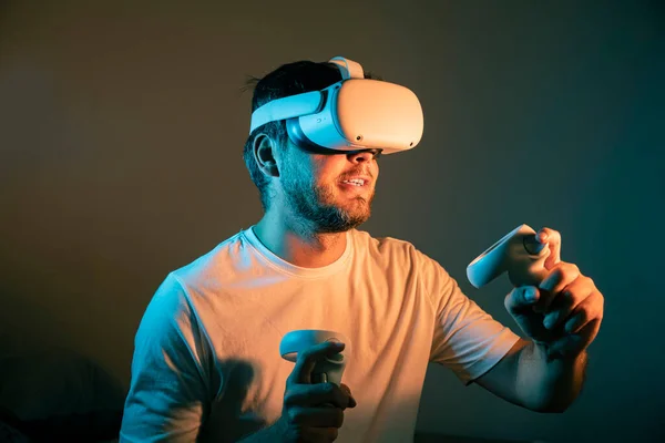 Homme Portant Casque Réalité Virtuelle Pour Les Jeux Homme Jouer — Photo