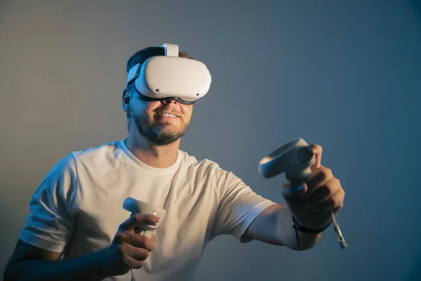 Homme Portant Casque Réalité Virtuelle Pour Les Jeux Homme Jouer — Photo